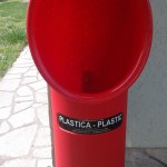 Single U-trash for wall or pole